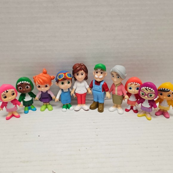 10 Lot Bundle Cocomelon Family Friends Figures - Picture 1 of 7